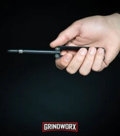 BaliYo By Spyderco Butterfly Pen Flipper Blue/White 11 BaliYo By Spyderco Butterfly Pen Flipper Blue/White -Knife Store BaliYo by Spyderco Pen Butterfly Flipper Black BHQ 4501 kp in hand web large 1